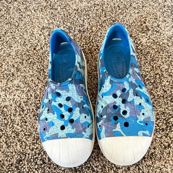 Crocs - Picture 2 of 2